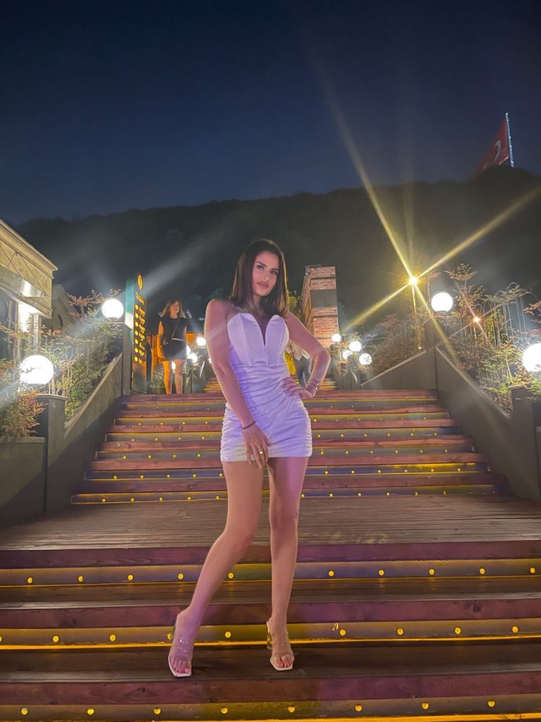 Эскортница Лара в Москве