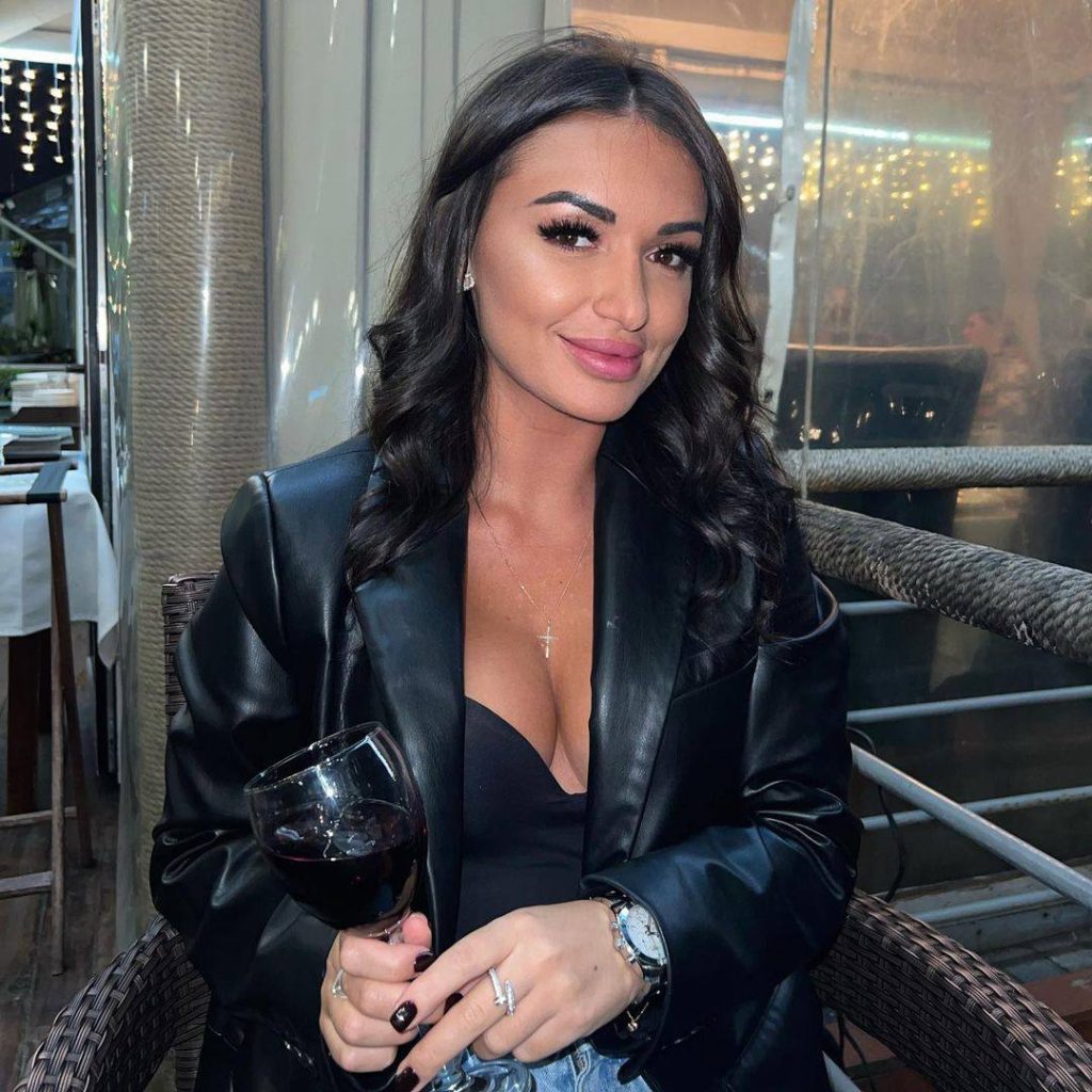 Эскорт модель Азима в Москве