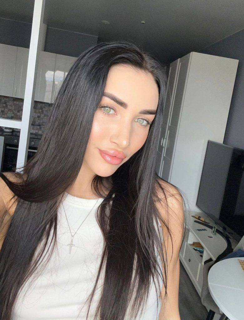 Эскортница Дина в Москве